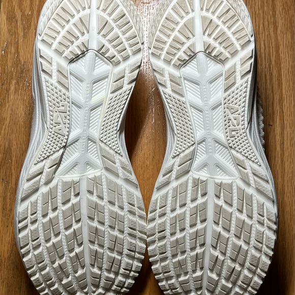 APL Women's TechLoom Traveler
Ivory / Metallic Gold Size 8. Worn once indoors - Picture 9 of 9